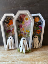 Load image into Gallery viewer, Garden Ghost Coffin