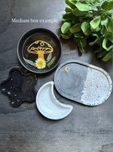 Load image into Gallery viewer, Tray mystery box