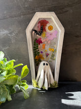 Load image into Gallery viewer, Garden Ghost Coffin