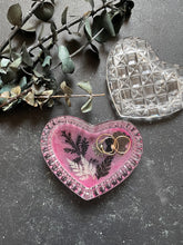 Load image into Gallery viewer, Glass heart tray with lid
