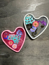 Load image into Gallery viewer, Spooky heart tray
