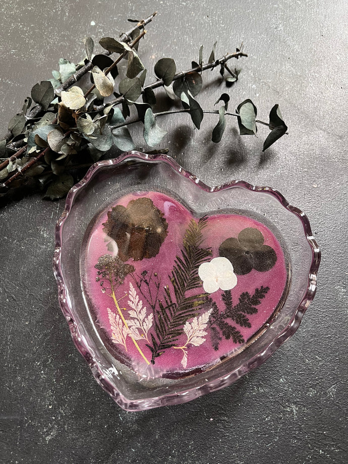Shadowed romance heart tray