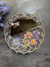 Load image into Gallery viewer, Scalloped crystal tray
