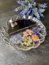 Load image into Gallery viewer, Scalloped crystal tray
