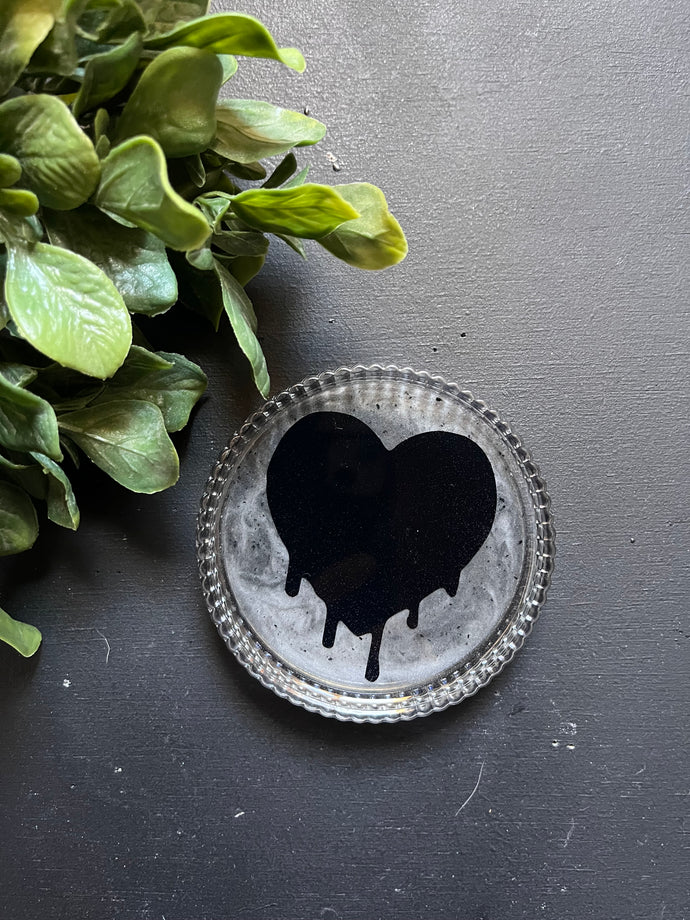 Dripping heart tray