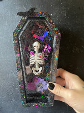 Load image into Gallery viewer, Blooming remains coffin decor
