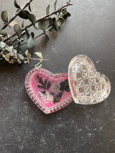 Load image into Gallery viewer, Glass heart tray with lid
