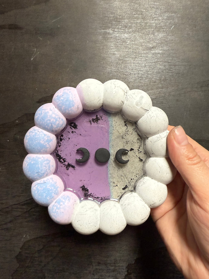 Moon phase bubble tray
