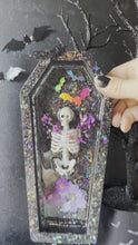 Load and play video in Gallery viewer, Blooming remains coffin decor
