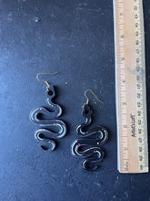 Load image into Gallery viewer, Serpent earrings

