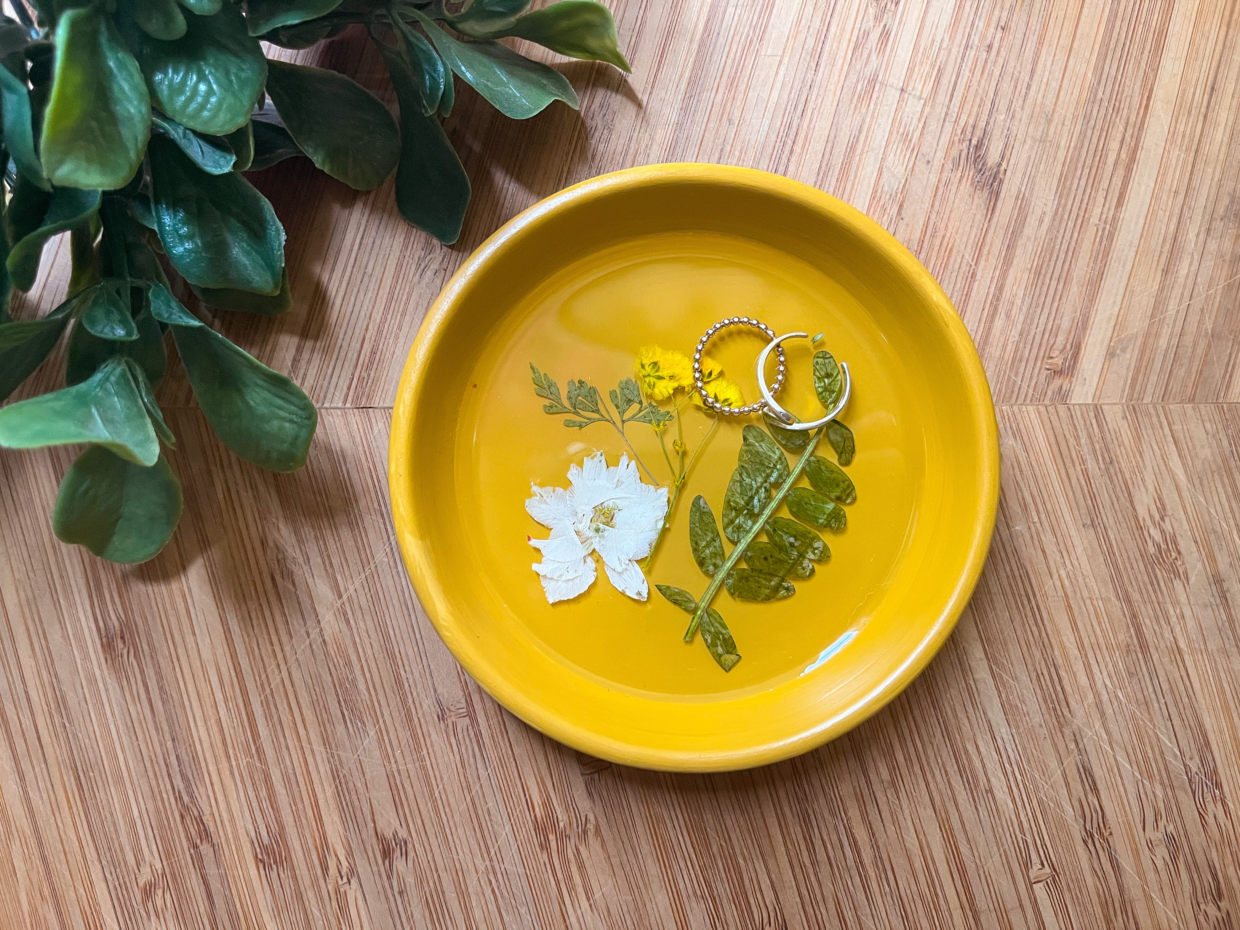 Dried flower tray