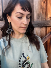 Load image into Gallery viewer, Serpent earrings
