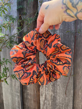 Load image into Gallery viewer, Monarch scrunchie
