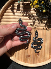 Load image into Gallery viewer, Serpent earrings
